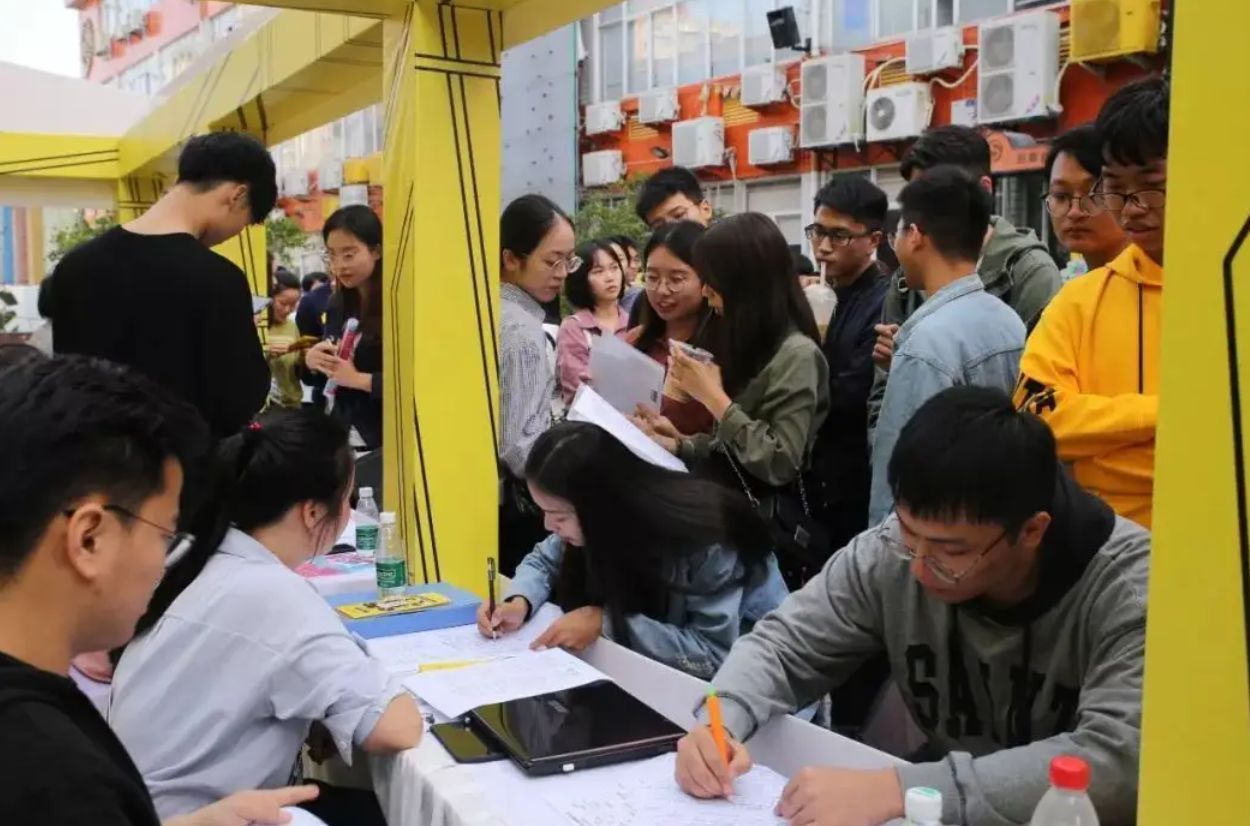 大学生|大学生努力考上“铁饭碗”，几年后主动离职，是任性还是不甘？