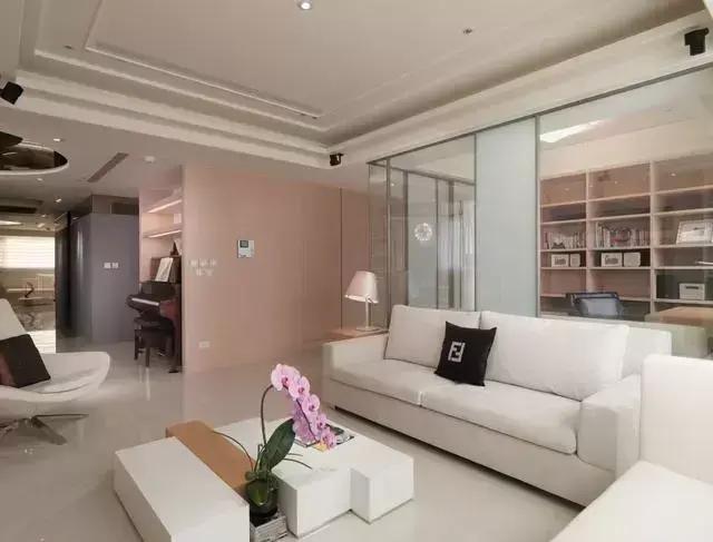 越来越多人选择这样的隔断设计，时尚美观，通透不压抑！