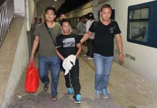 王宝强曝光这些行骗的“杀猪匠”:专害农民工,火化后骨灰冲进马桶