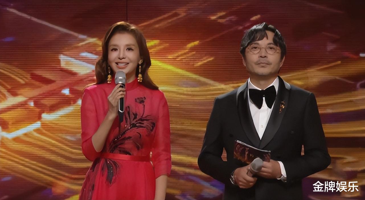 汪涵|金鹰奖晚会，主持人发挥欠佳！朱迅汪涵频频看提词器成败笔