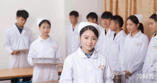 医生|家有女儿的应注意,未来十年适合女生的专业,收入发展都不错