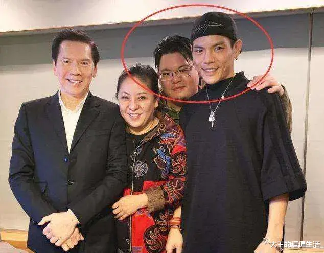 关之琳|向太陈岚年轻时跟关之琳等人的合照，颜值出众，引发了网友的热议！