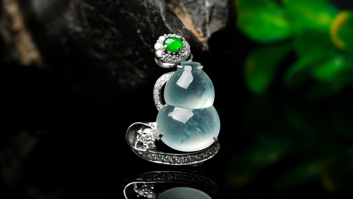 翡翠|翡翠怎么越戴越黄,难道变种啦,先听听行家的经验!