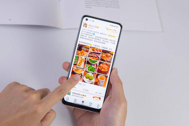 投影仪|ColorOS 12斩获鲁大师流畅UI榜第一，OPPO中端机体验迎质变