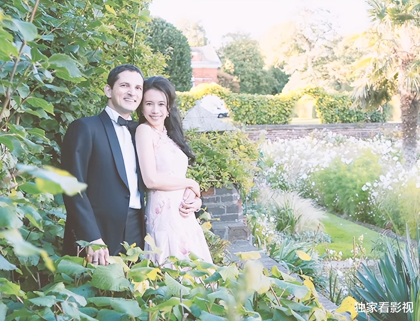 莫文蔚|莫文蔚和初恋老公过52岁，结婚11年未生育，仨继女中最大的近30岁