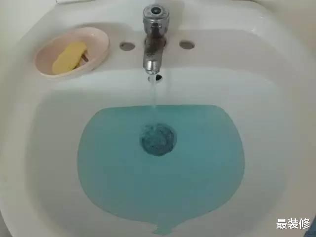 卫生间慎用“蓝泡泡”,有人爆料用它等于喝马桶水,别不当回事