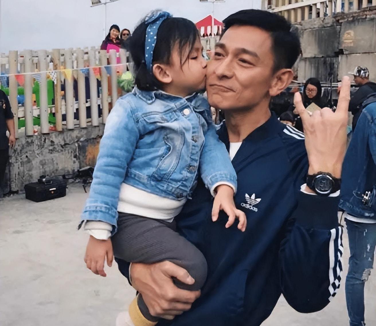 赖文慧|赖文慧:暗恋刘德华25年,41岁仍单身,让朱丽倩都心服口服