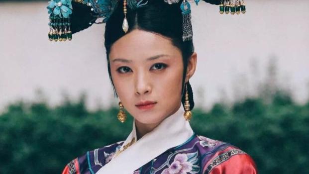 蒋欣 蒋欣瘦身后气质大变，随手拍出时尚大片
