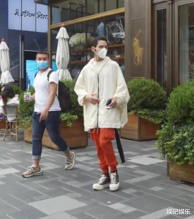 向佐|偶遇向佐一家五口，女儿cora正脸罕见曝光，跟妈妈一样漂亮