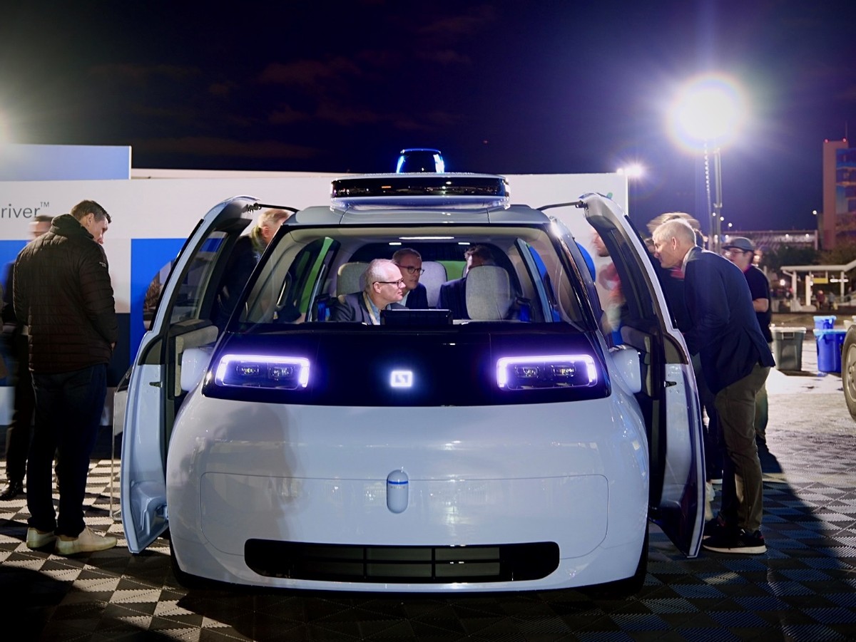 极氪双车亮相2023 CES，揭秘顶尖智能驾驶技术