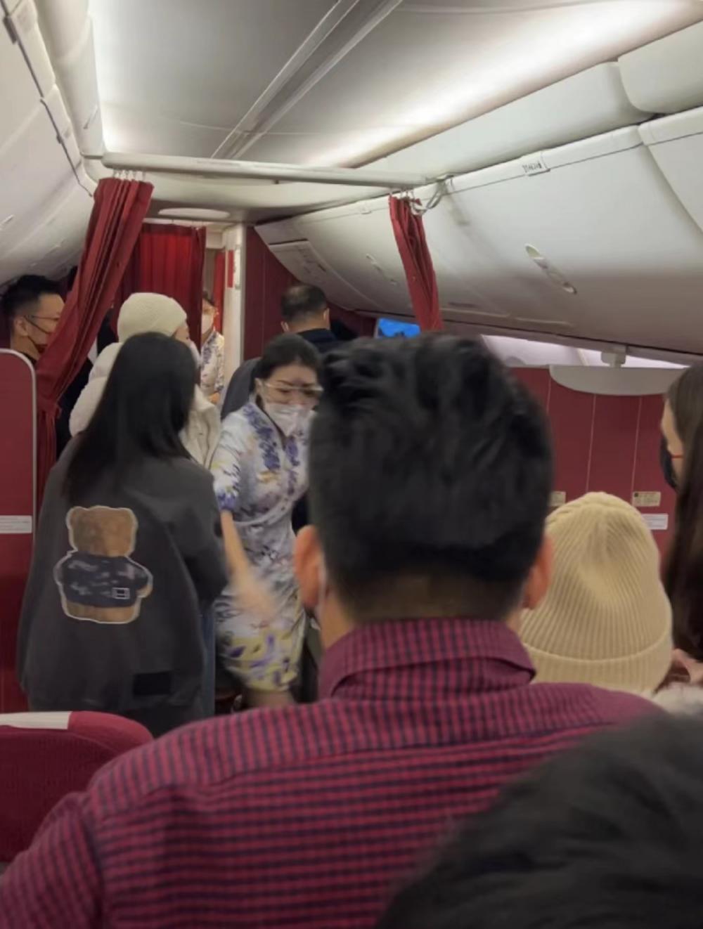 张雨绮|35岁张雨绮所坐航班突发意外!上演惊心一幕,导致飞机取消班次