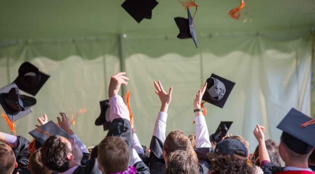 人才市场|“慢就业”成为流行趋势，人才市场出现荒凉景象，应届生都去哪了