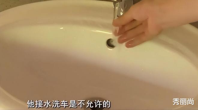 杭州一男子公厕接水洗车,被保洁拦下后怒问:哪条规定不让接水?
