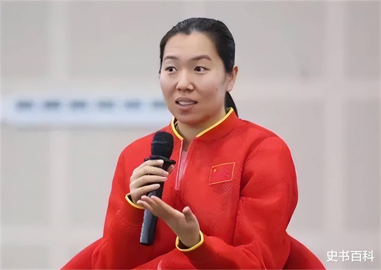 李晓霞|世界冠军李晓霞：曾控诉教练组，退役3年生2娃，与丈夫生活滋润