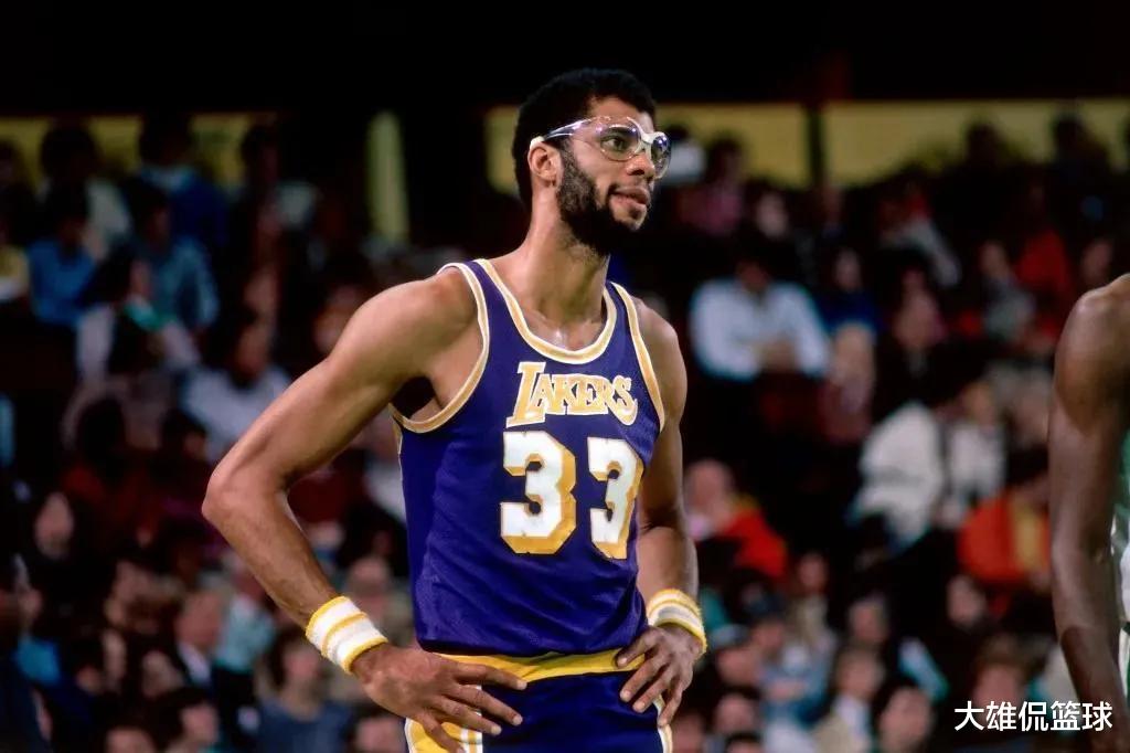 勒布朗·詹姆斯|美媒列出了至少十次入选最佳阵容一阵的十名球员，谁的数据更好