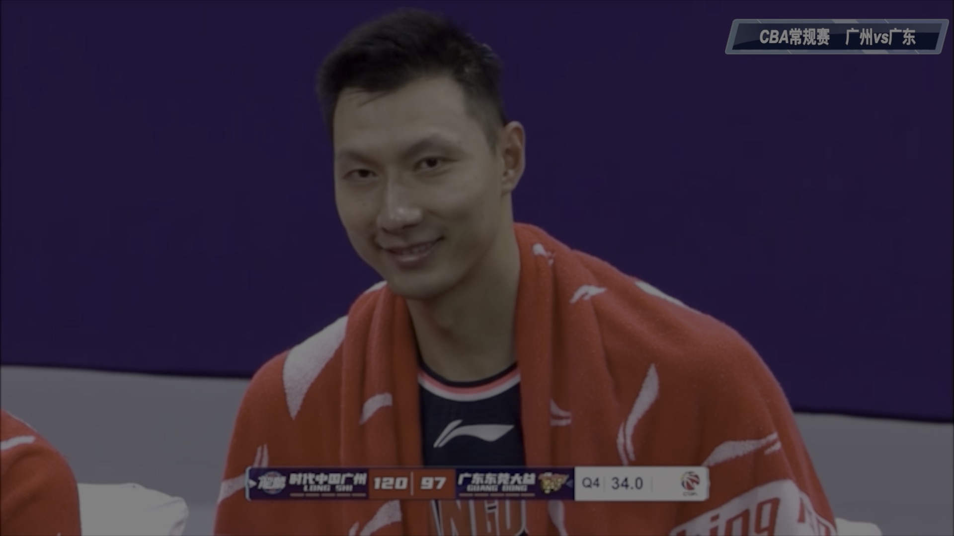 广东男篮|广东3后卫被1人打爆，易建联苦笑+跷二郎腿，杜锋拥抱郭士强