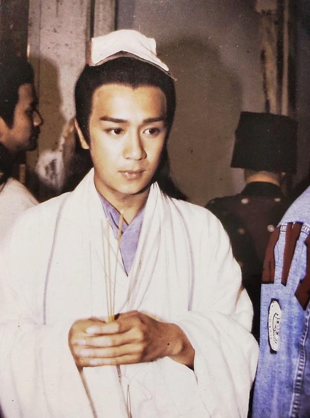 陈浩民|陈浩民一家6口人住出租屋？一地鞋子无处下脚，家中脏乱遭吐槽