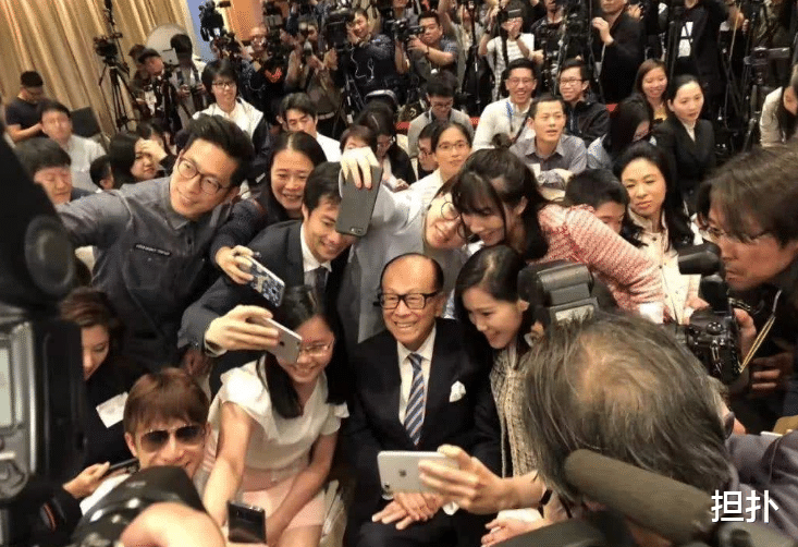 霍英东|霍家不请李嘉诚扶灵，后来霍启刚大婚，李嘉诚也是送了礼物就走人