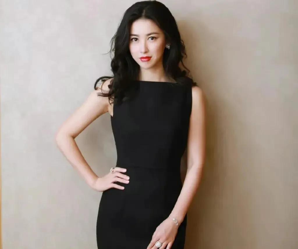 表情包|从《余生》到《骄阳》，肖战升的不只是咖位，还有飞升的班底