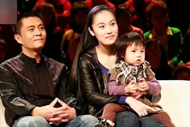 王菁华|演员王菁华：和常戎分手后，50岁仍未婚，如今她还好吗？