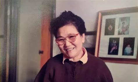 赵丽蓉|赵丽蓉保姆张雅静:陪伴赵丽蓉生命的最后10年,现在生活状况怎样