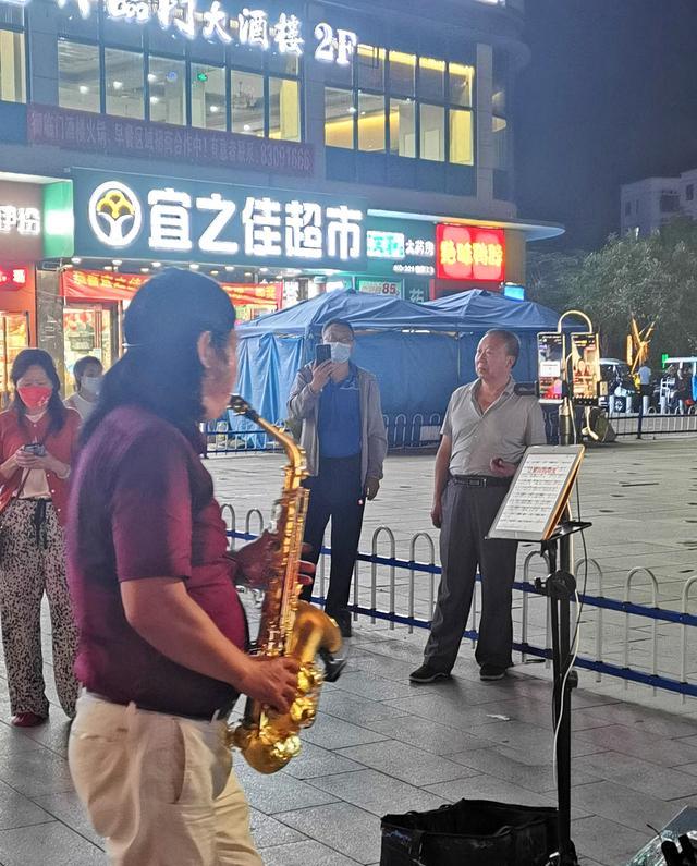 山西省|海南陵水夜游去哪？这里是清水湾第一个购物中心，老人活得有激情