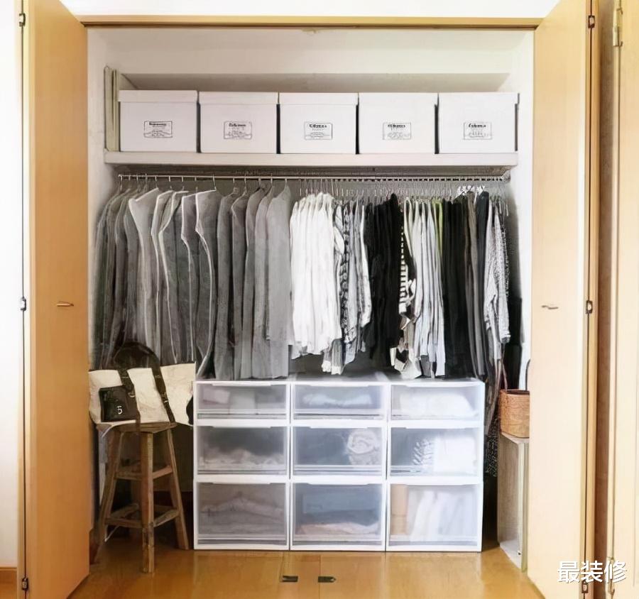 第1次看见日本人的衣柜,里面竟然没有一块隔板,还能那么实用?