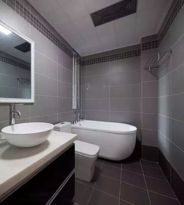 老公坚持新房简单装，全屋只刷大白墙，谁想比精装邻居家漂亮多了