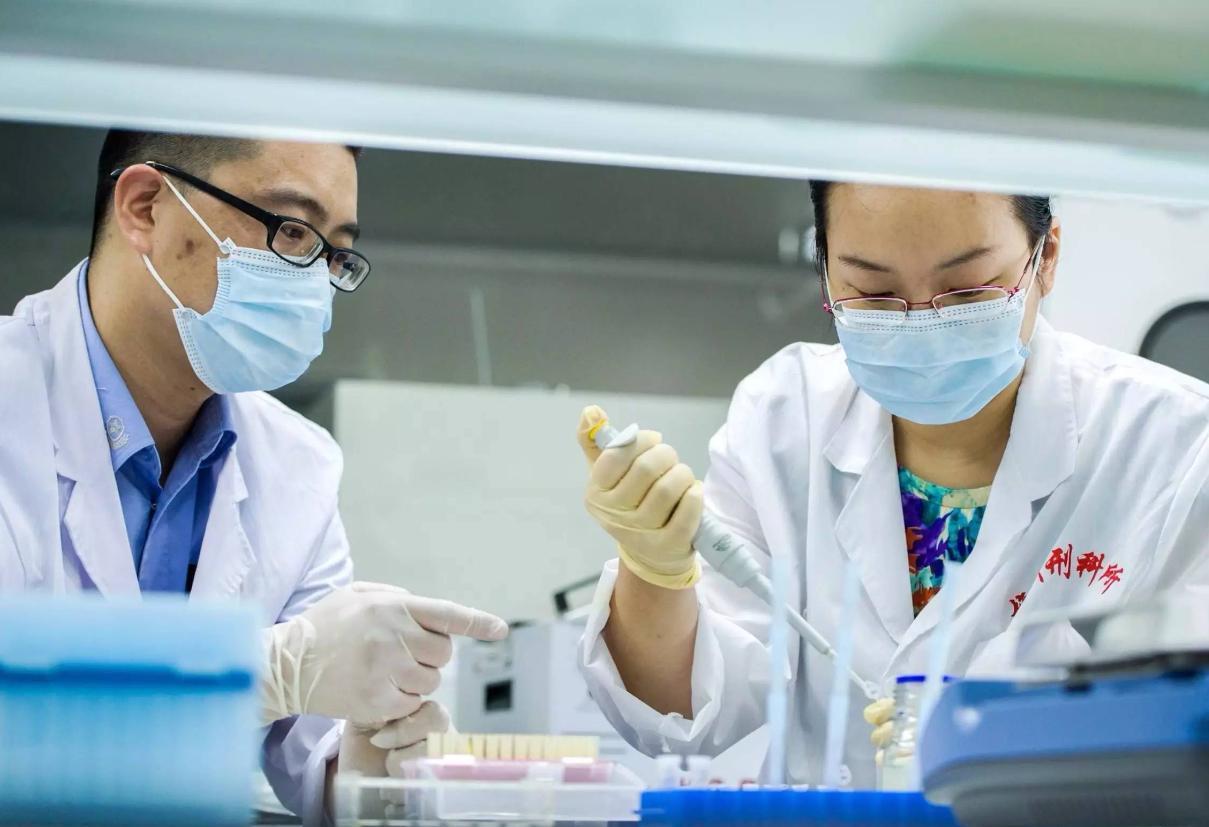 年终奖|广西一高校女医学生不幸离世,年仅23岁,家长的做法令人肃然起敬