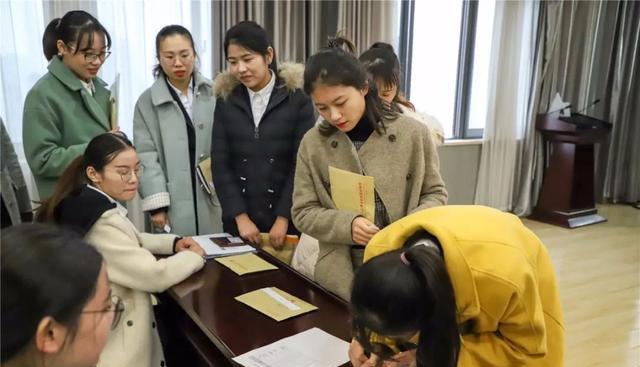 珠海|国家电网宣布招聘信息,毕业生“喜从天降”,或将提供4万个岗位