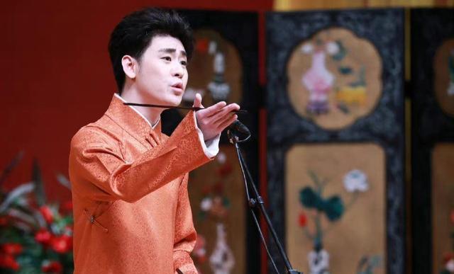 张云雷|郭德纲给张云雷录视频,拿手的节目《照花台》,唱到一半忘了词