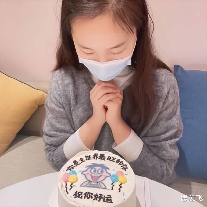 刘暖曦|刘暖曦开通打赏“还债”,微博被永久禁言:什么原因让她变得厚颜无耻