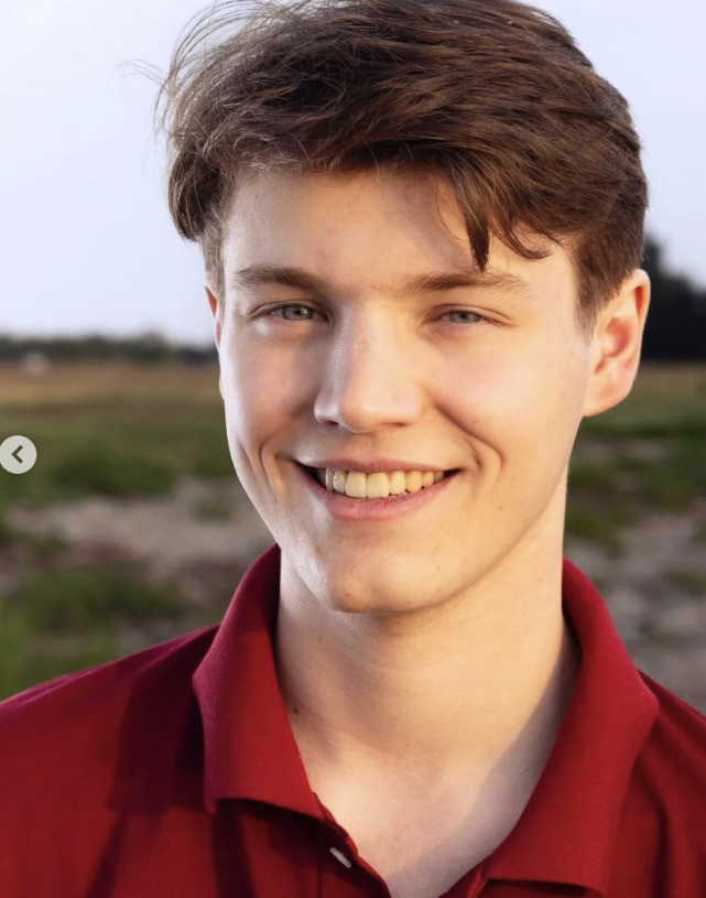 丹麦20岁华裔王子帅气亮相!有中国血统眉眼间太像文雅丽,确实帅