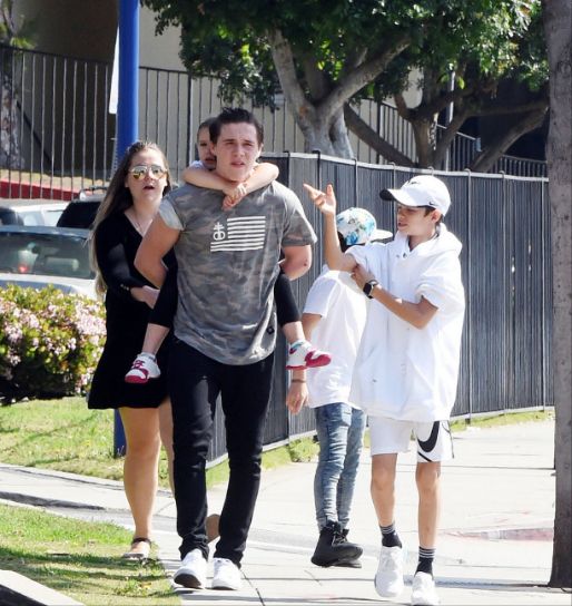 维多利亚|“最会投胎”的贝小七：吐个舌头令全世界萌化，遗传到父亲的颜值