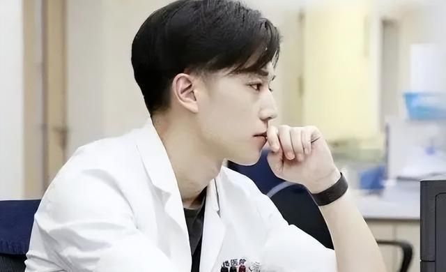 护士|2023金饭碗排行更新,老师和护士排行不佳,前几个行业报考人气高