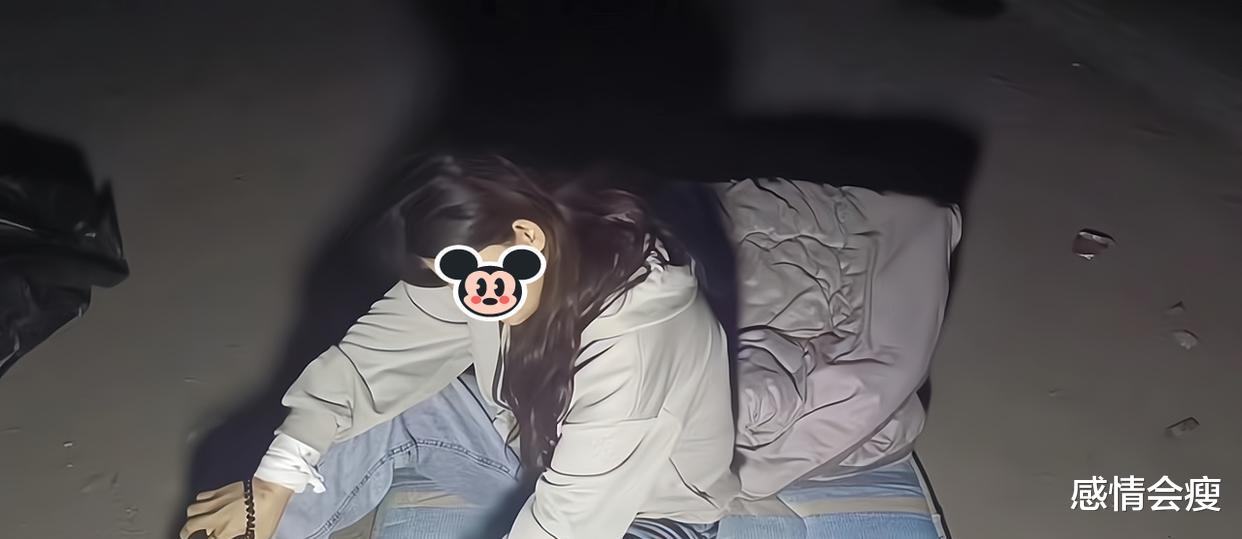 父母催婚,女子离家出走露宿街头,路过男子赠食并给她安身之所