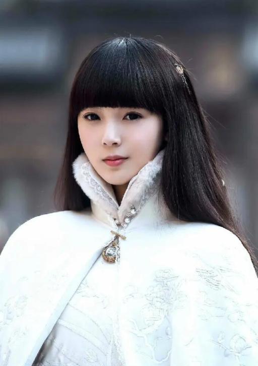 陈瑶|陈瑶与唐人影视结束合作关系，网友直言：但凡捧一下早火了