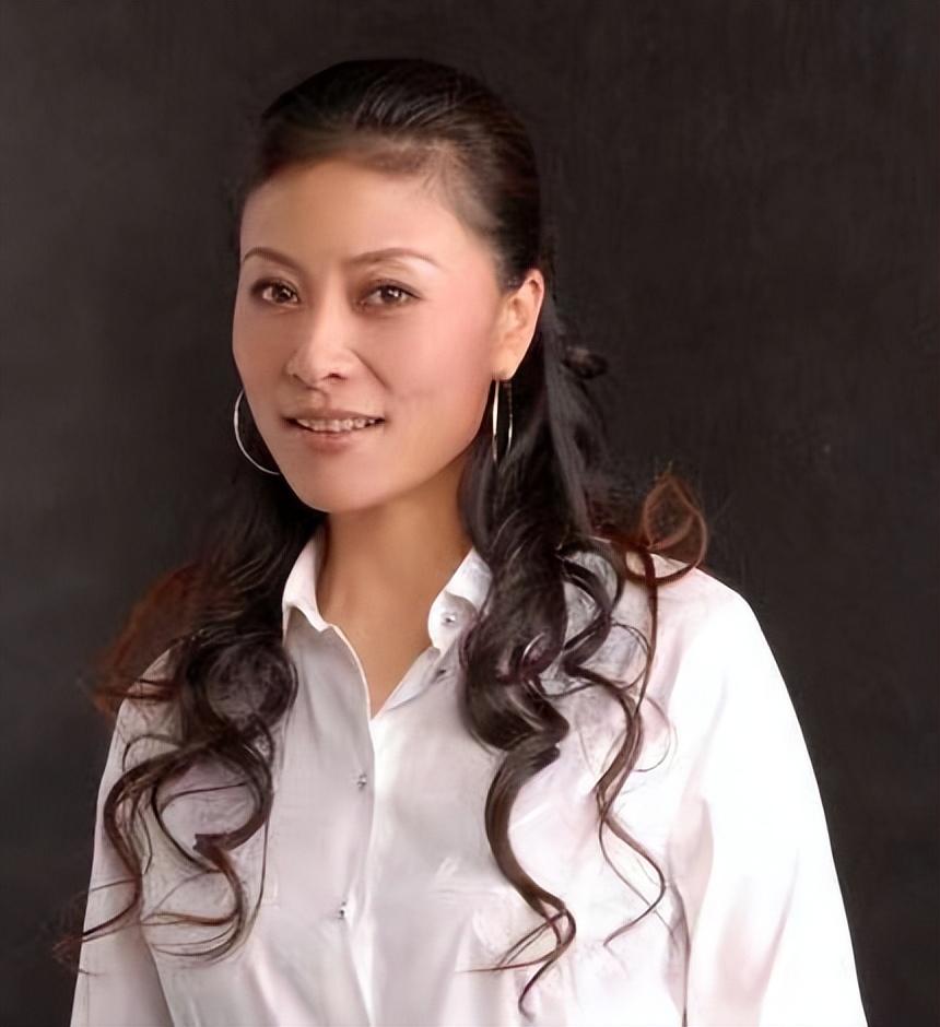 岳红|岳红：24岁获影后，丈夫李连杰在她产后五个月提出离婚，中年患癌