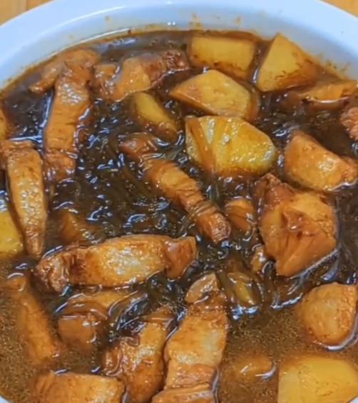 少女心|陈萌努力做一个贤惠儿媳，给小伟烹制红烧大肥肉，卖相很鲜美