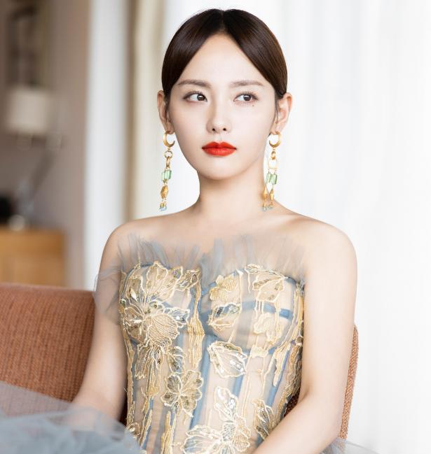 张嘉倪|曝买超让张嘉倪净身出户,还抢夺抚养权和片酬,女方回应惹人心疼