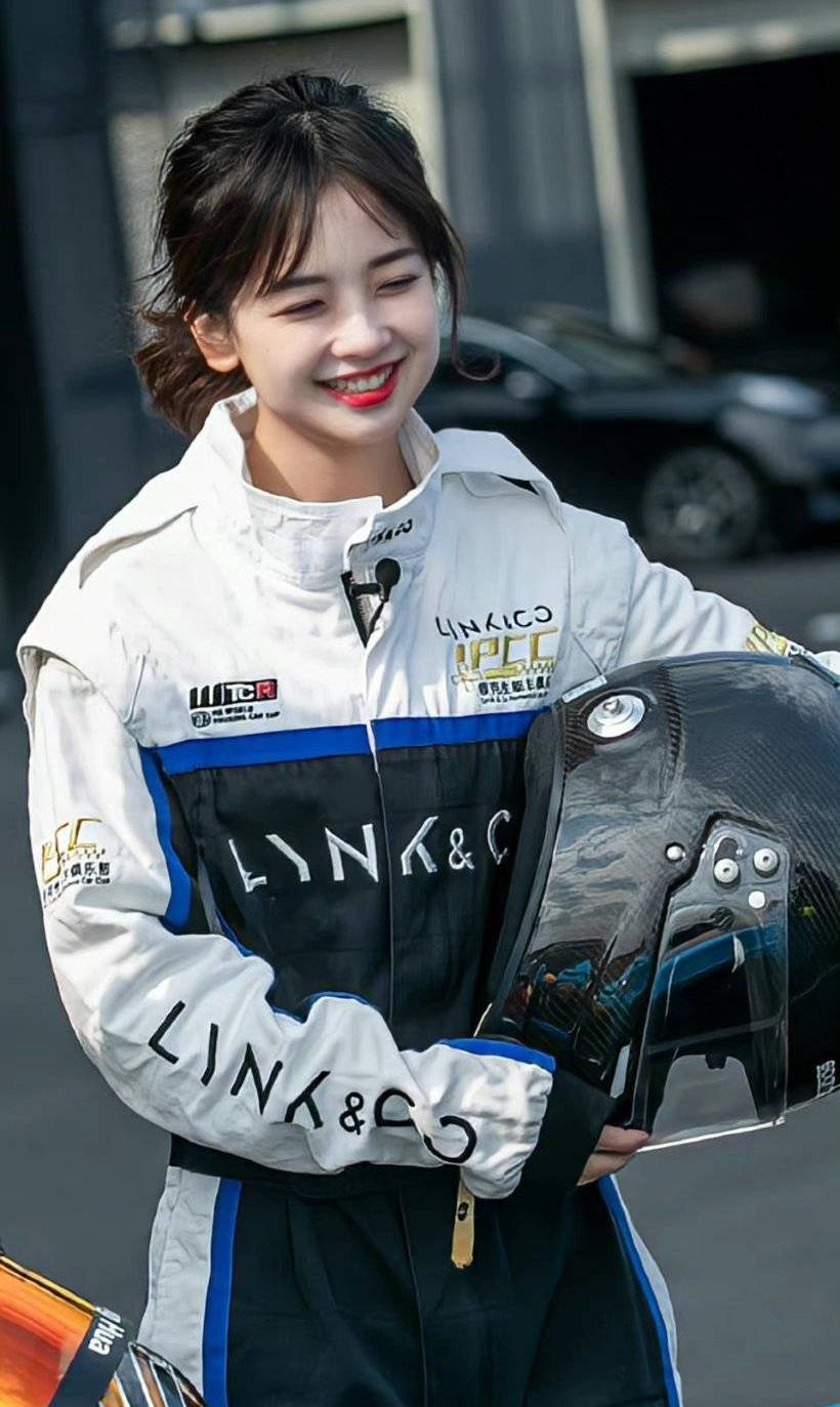 王冰冰|央视王冰冰疑官宣恋情！男方是游泳健将徐嘉余，两人身高差22厘米