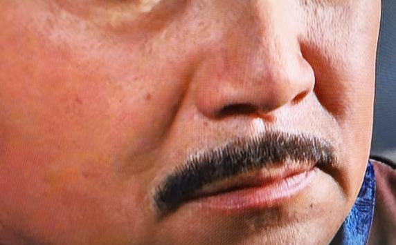 电视剧|电视剧细节穿帮:《甄嬛传》翘边的假胡子,《神雕》里的塑料瀑布