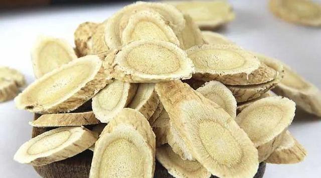 黄芪|经常泡黄芪水,身体会“回馈”你这些好处,不试试就亏了