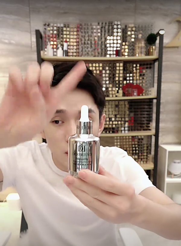 玻尿酸 经常使用精华液的女生，时间长了皮肤有哪些变化？告诉你区别在哪