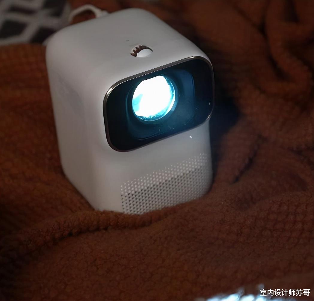 投影仪和电视哪个好?投影仪真的好用吗?看看你选对了吗!