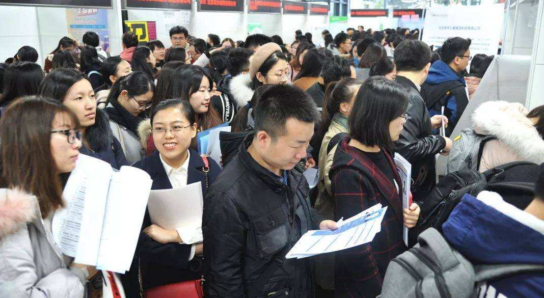 学历歧视|超六成专科生月薪低于五千，过万者寥寥无几，学历歧视依然存在