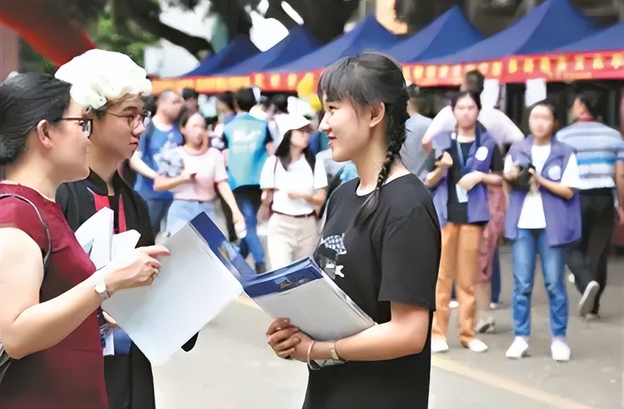 考研|读研前后差距有多大？过来人照片对比明显，亲妈差点都没认出来