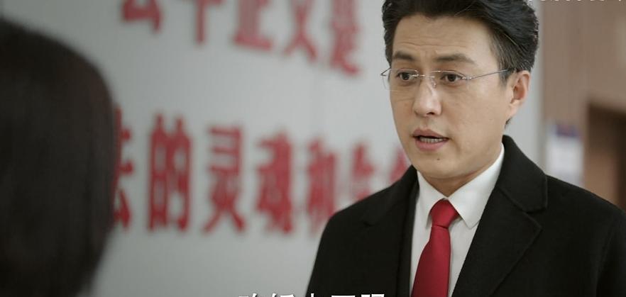 制服|底线：为求真实性，让法官穿着制服上下班的导演，反被现实打了脸