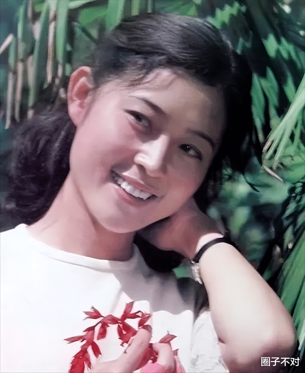 倪萍|倪萍:三婚两次失败,为救儿子给冯小刚下跪,46岁嫁导演终获幸福