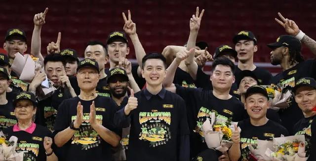 辽宁男篮|辽宁男篮夺冠奖金有多少，怎么分？有人欢喜，亦有人失落